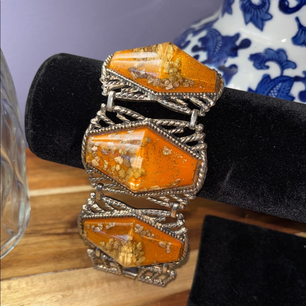 Stunning Vintage Confetti Lucite Bracelet!